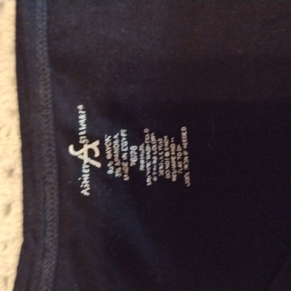 t-shirt - Picture 2 of 2